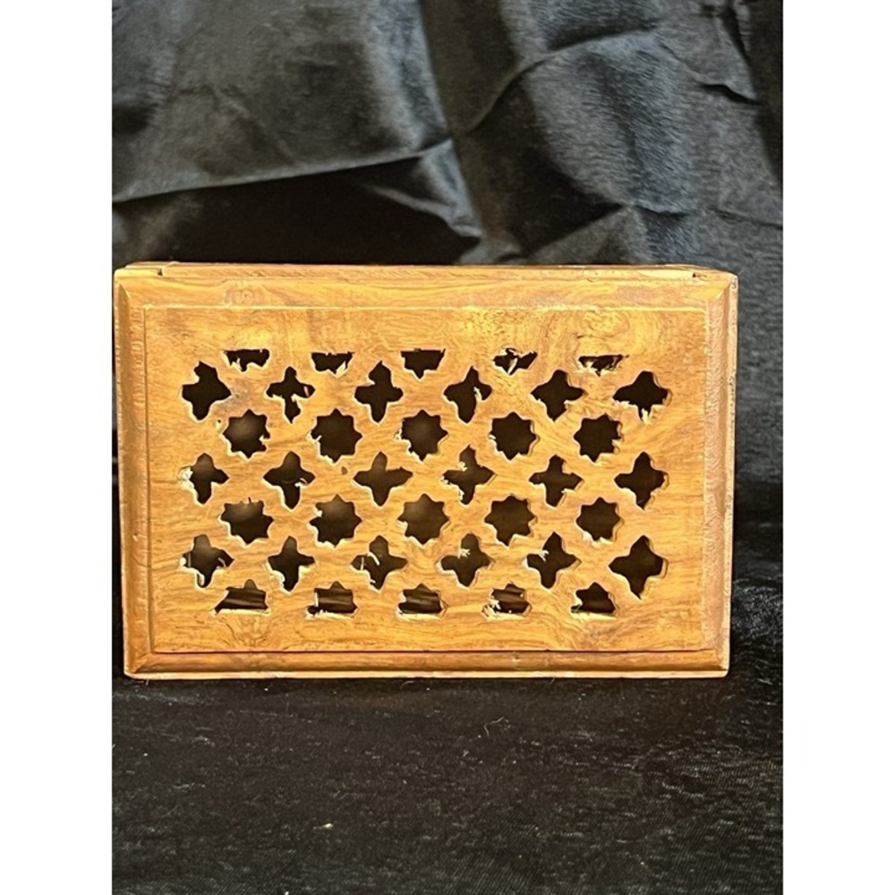 VTG PIERCED WOOD‎ TRINKET BOX 6 x 4 x 2.5 (2191)